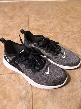 Nike Women’s Black/Gray Sneakers